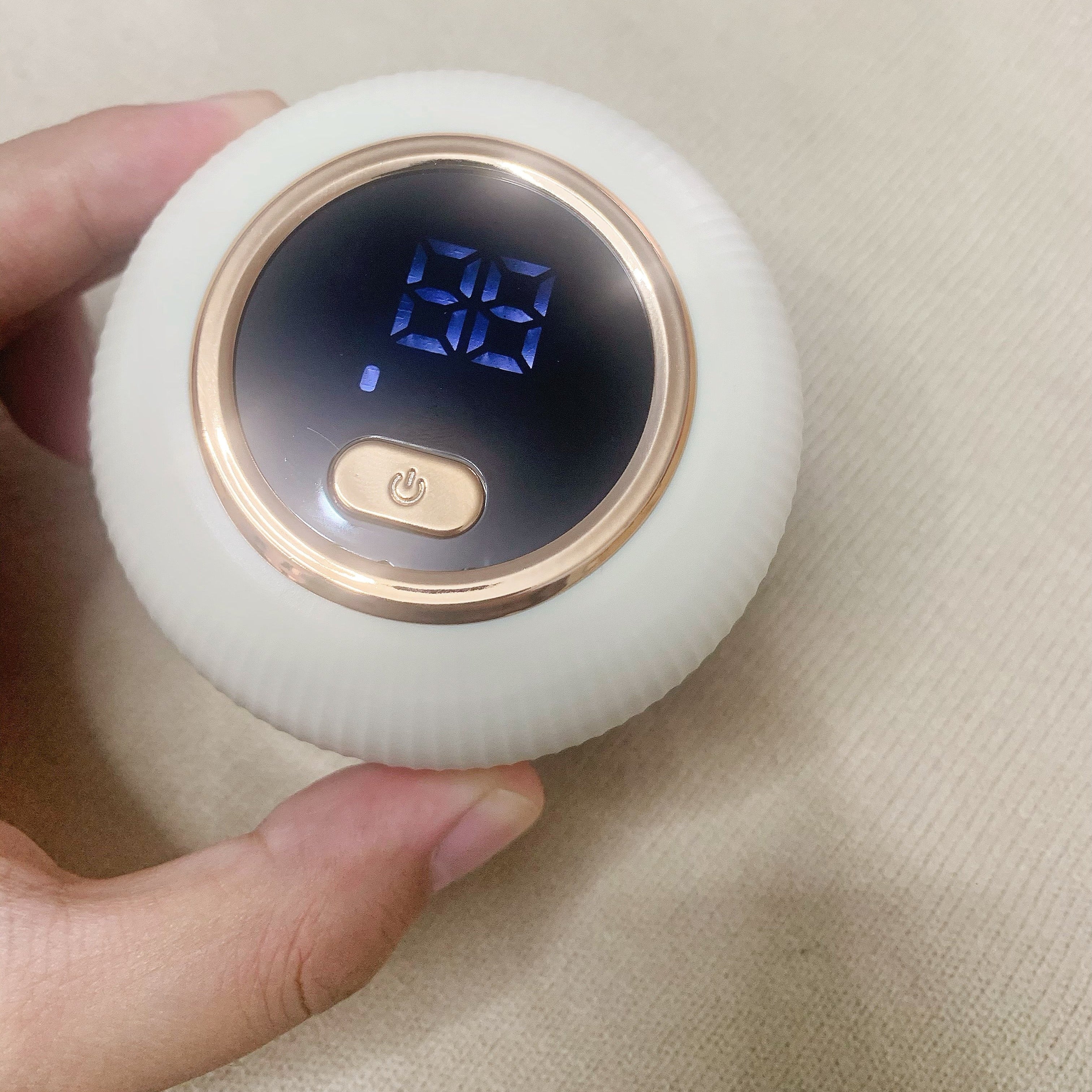 Rechargeable Lint Trimmer image 2